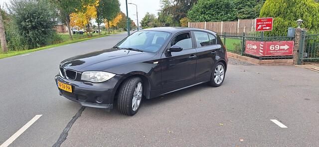Zwart Gebruikt 2006 BMW 118 Hatchback | € 3.450 (Eerlijke prijs) - Afbeelding 1/4