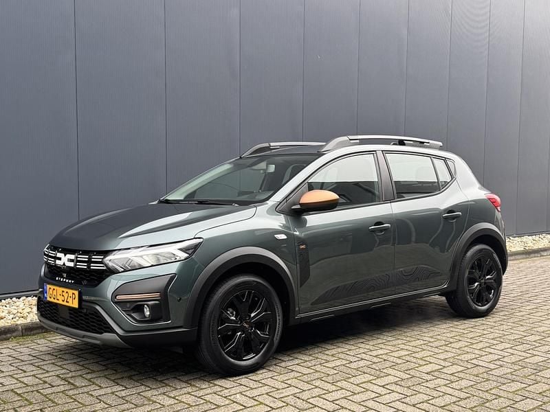 Occasion Dacia Sandero Stepway 93 PK (68 kW) 2024 Groen Hatchback