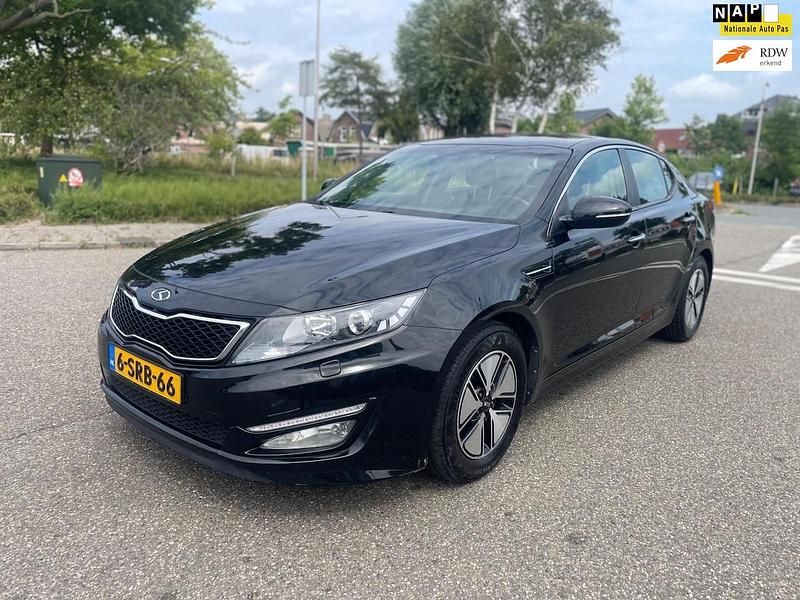 Zwart (metallic) Gebruikt 2013 Kia Optima Hybrid Plus Sedan | € 8.695 (Eerlijke prijs) - Afbeelding 1/4