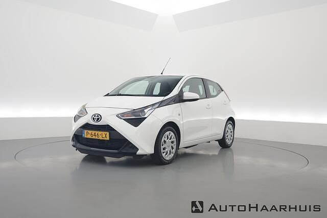 Wit Gebruikt 2022 Toyota Aygo X-play Hatchback | € 11.650 (Super prijs) - Afbeelding 1/3