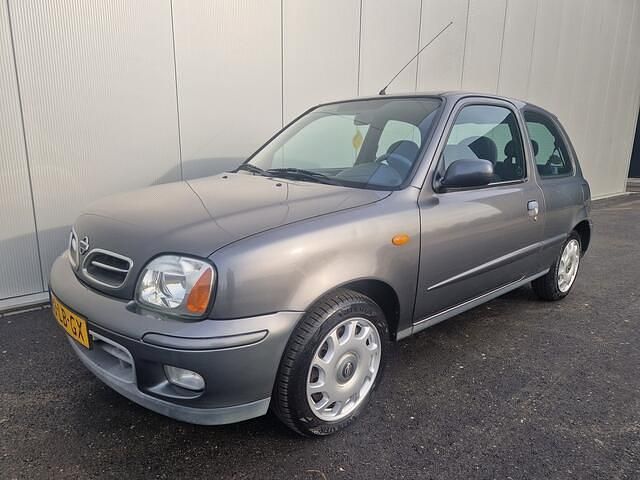 Grijs Gebruikt 2002 Nissan Micra Hatchback | € 1.450 (Eerlijke prijs) - Afbeelding 1/4
