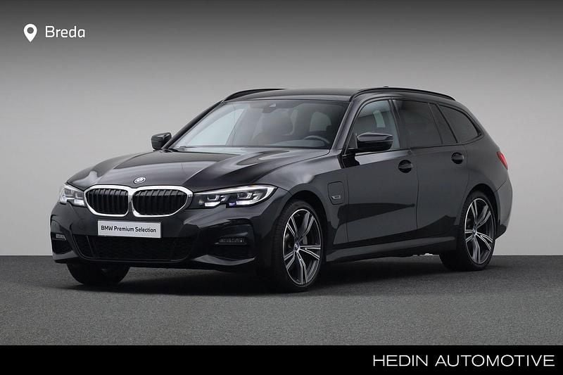 Zwart Gebruikt 2022 BMW 330e Executive Stationwagen | € 34.880 (Goede deal) - Afbeelding 1/4