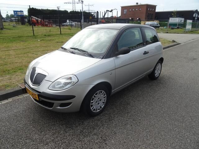 Grijs Gebruikt 2006 Lancia Ypsilon Hatchback | € 1.795 (Eerlijke prijs) - Afbeelding 1/4