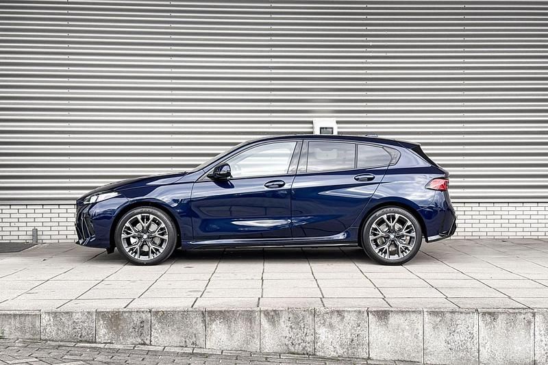 Occasion BMW 120 Comfort Edition 170 PK (125 kW) 2025 Bmw individual tansanit metallic (c3z) (blauw metallic) Hatchback
