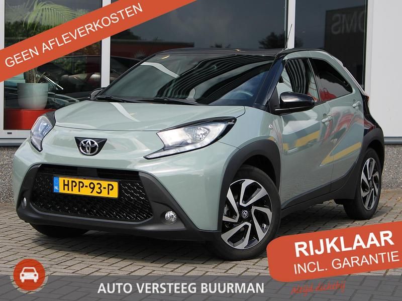 Groen Gebruikt 2024 Toyota Aygo X Pulse SUV | € 21.950 - Afbeelding 1/3