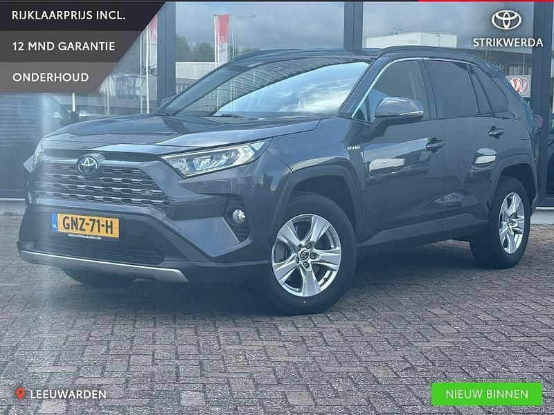 Grijs, metallic lak Gebruikt 2021 Toyota RAV4 Hybrid Active SUV | € 31.950 (Super prijs) - Afbeelding 1/4