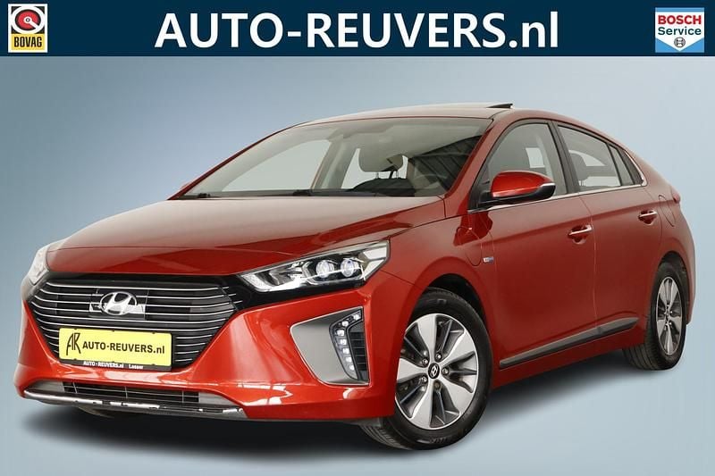 Rood Gebruikt 2019 Hyundai Ioniq Premium Sedan | € 17.400 (Eerlijke prijs) - Afbeelding 1/4