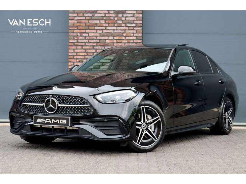 Zwart, metallic lak Gebruikt 2024 Mercedes C300 AMG line Sedan | € 54.500 (Eerlijke prijs) - Afbeelding 1/4