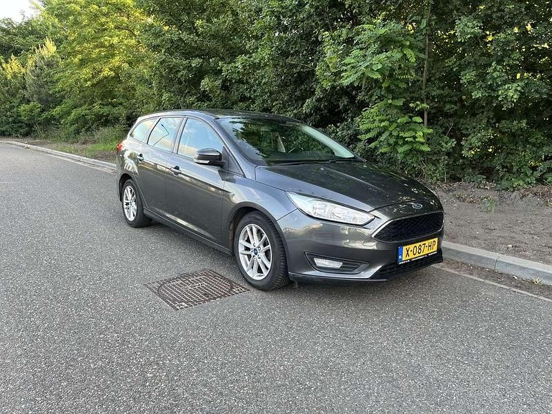 Grijs Gebruikt 2016 Ford Focus Titanium Stationwagen | € 7.250 (Super prijs) - Afbeelding 1/4