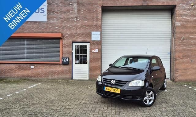 Zwart Gebruikt 2009 VW Fox Trendline Hatchback | € 1.499 (Eerlijke prijs) - Afbeelding 1/4