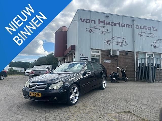 Zwart, metallic lak Gebruikt 2006 Mercedes C180 Classic Stationwagen | € 2.450 (Eerlijke prijs) - Afbeelding 1/4