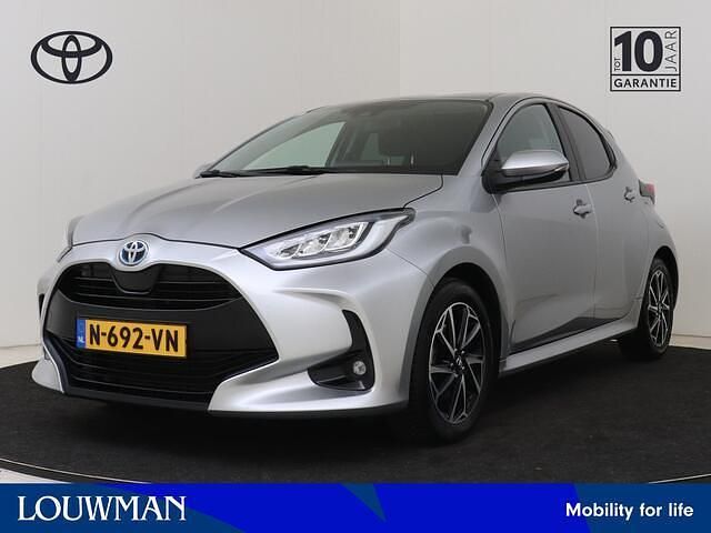 Grijs metallic Occasion 2022 Toyota Yaris Hatchback | € 20.495 (Eerlijke prijs) - Afbeelding 1/4