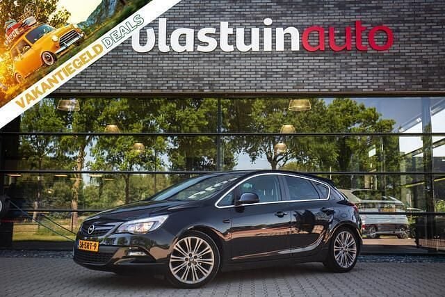 Zwart Gebruikt 2011 Opel Astra Hatchback | € 4.450 (Eerlijke prijs) - Afbeelding 1/4