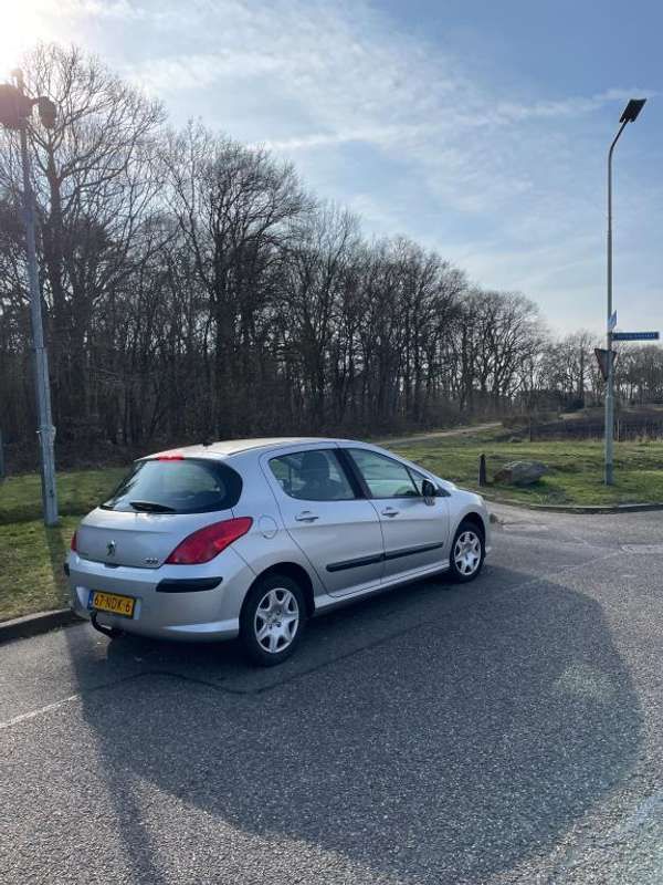 Grijs, metallic lak Gebruikt 2010 Peugeot 308 Hatchback | € 1.950 (Eerlijke prijs) - Afbeelding 1/4