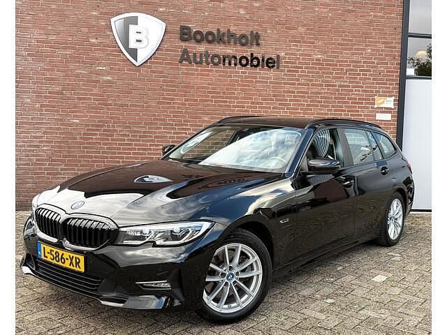 Zwart Gebruikt 2021 BMW 320 Stationwagen | € 24.950 (Goede deal) - Afbeelding 1/4