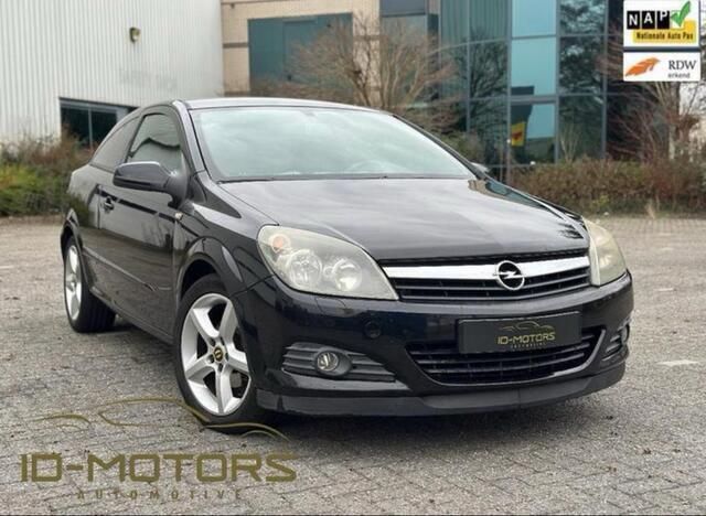 Zwart Gebruikt 2006 Opel Astra GTC Sport Hatchback | € 2.450 (Eerlijke prijs) - Afbeelding 1/4