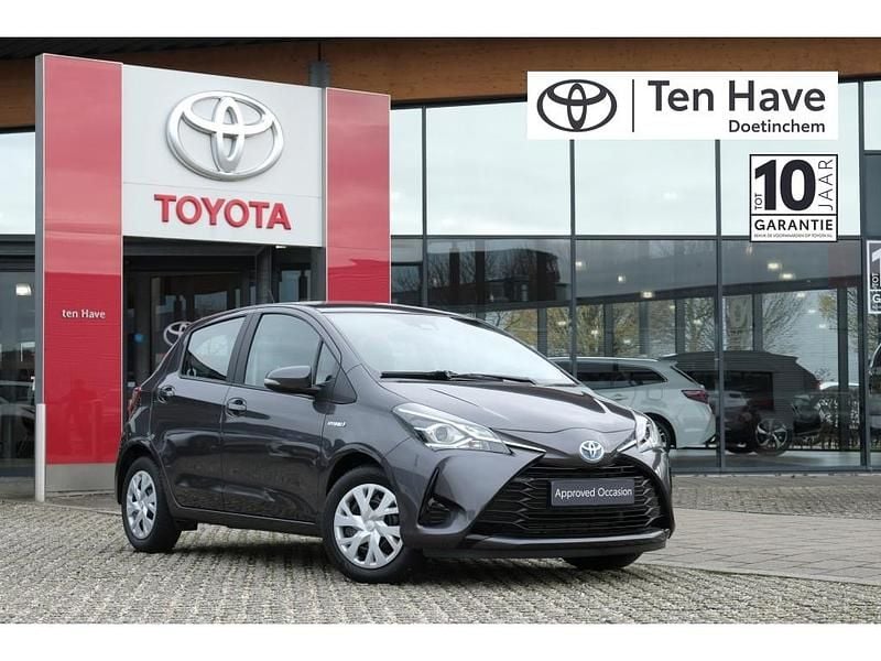 Grijs Gebruikt 2019 Toyota Yaris Hybrid Active Hatchback | € 16.300 (Eerlijke prijs) - Afbeelding 1/4
