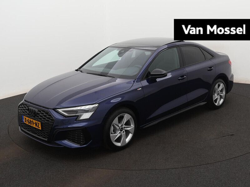 Blauw Gebruikt 2024 Audi A3 Sport Sedan | € 39.900 (Duur) - Afbeelding 1/4