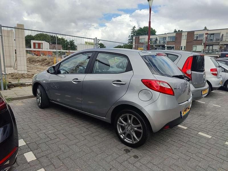 Zilver Gebruikt 2010 Mazda 2 Hatchback | € 4.500 (Eerlijke prijs) - Afbeelding 1/1