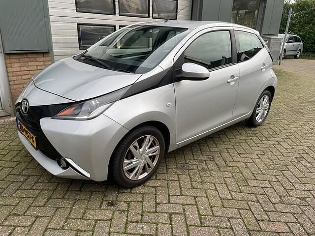 Occasion Toyota Aygo X-cite 69 PK (50 kW) 2018 Grijs Hatchback