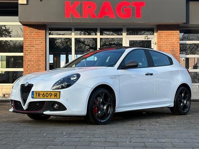 Wit Occasion 2018 Alfa Romeo Giulietta Super Hatchback | € 12.450 (Eerlijke prijs) - Afbeelding 1/4