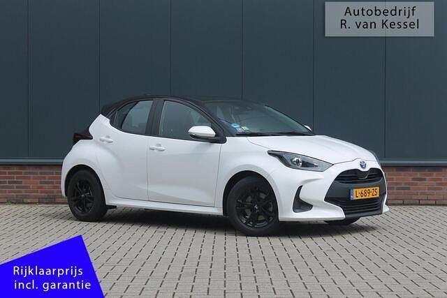 Wit Gebruikt 2021 Toyota Yaris Active Hatchback | € 18.440 (Eerlijke prijs) - Afbeelding 1/2