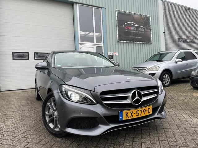 Grijs Gebruikt 2016 Mercedes C350 Sedan | € 13.995 (Eerlijke prijs) - Afbeelding 1/4