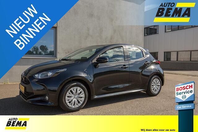 Zwart Gebruikt 2023 Toyota Yaris Business Edition Hatchback | € 19.650 (Goede deal) - Afbeelding 1/4