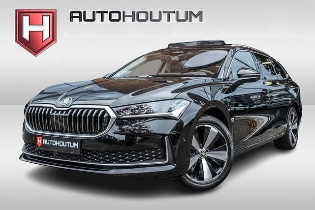 Zwart Gebruikt 2024 Skoda Superb LAURIN & KLEMENT Stationwagen | € 46.995 - Afbeelding 1/4