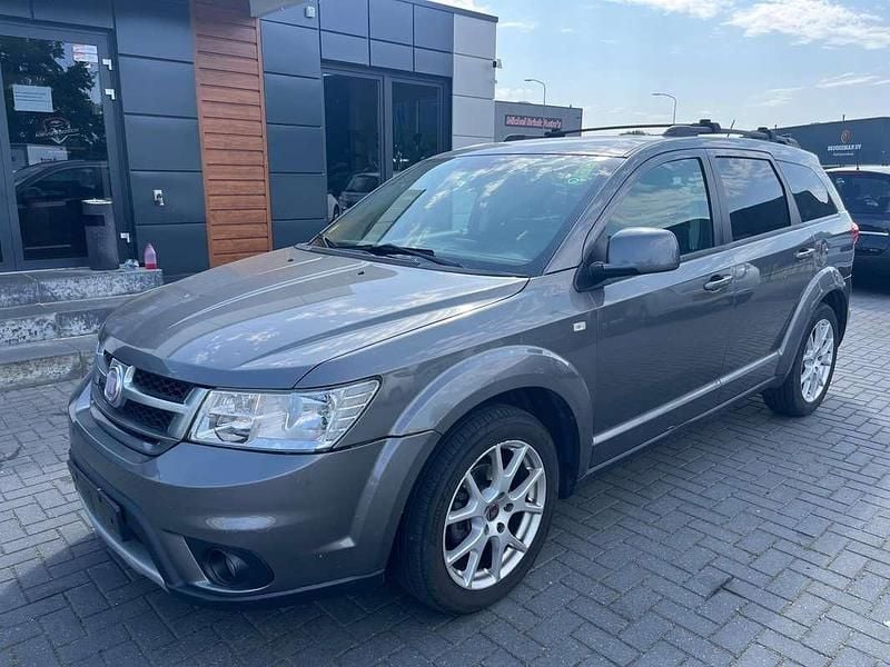 Grijs Gebruikt 2011 Fiat Freemont SUV | € 4.250 - Afbeelding 1/4