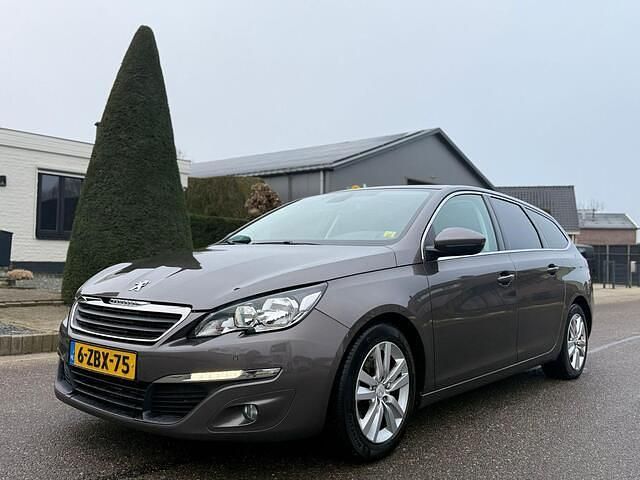 Grijs Occasion 2014 Peugeot 308 SW Stationwagen | € 3.999 (Eerlijke prijs) - Afbeelding 1/4