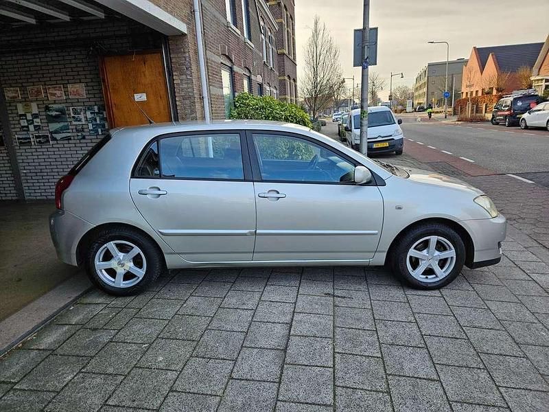 Occasion Toyota Corolla Terra 110 PK (80 kW) 2004 Grijs Hatchback