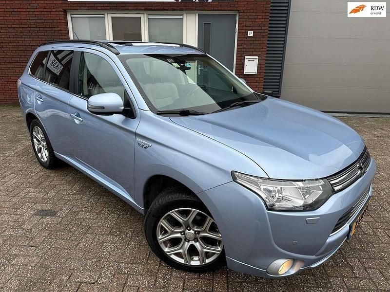 Blauw Occasion 2013 Mitsubishi Outlander P-HEV Instyle SUV | € 9.750 (Goede deal) - Afbeelding 1/4