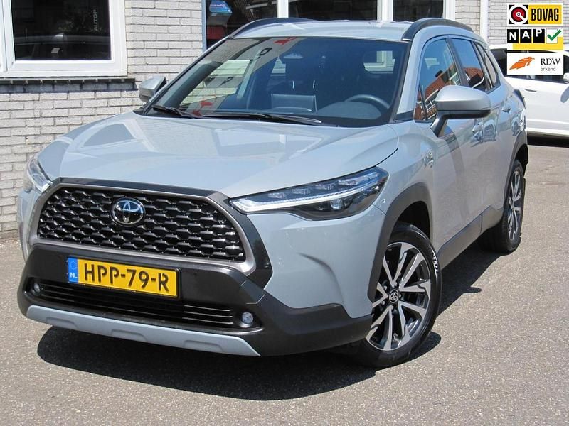 Grijs Gebruikt 2024 Toyota Corolla Cross Style SUV | € 37.750 (Eerlijke prijs) - Afbeelding 1/4