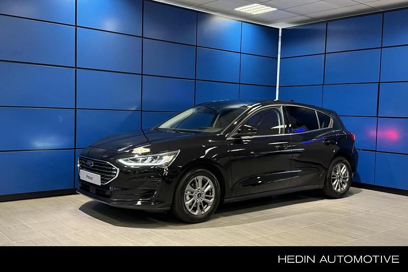 Zwart Nieuw 2025 Ford Focus Titanium Hatchback | € 28.895 (Super prijs) - Afbeelding 1/4