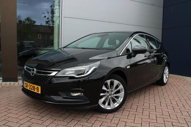 Zwart Gebruikt 2017 Opel Astra Innovation Hatchback | € 15.900 (Eerlijke prijs) - Afbeelding 1/4