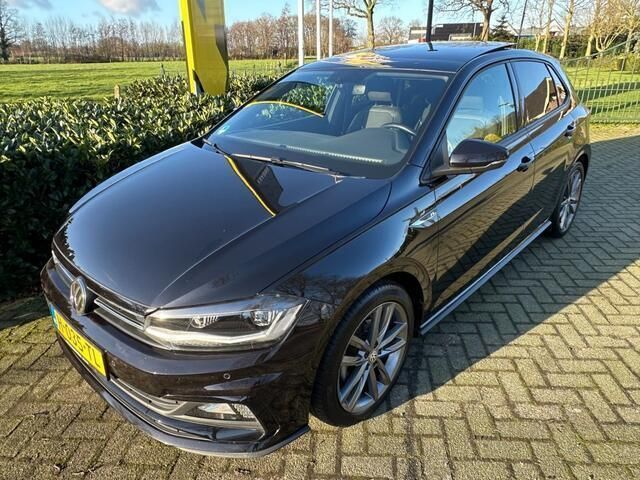 Zwart, metallic lak Gebruikt 2020 VW Polo Highline Hatchback | € 19.950 (Eerlijke prijs) - Afbeelding 1/4