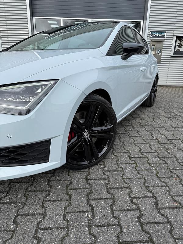 Grijs (metallic) Gebruikt 2015 Cupra Leon Hatchback | € 19.950 (Goede deal) - Afbeelding 1/4