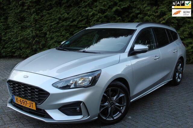 Grijs Gebruikt 2020 Ford Focus Business Edition Stationwagen | € 12.950 (Eerlijke prijs) - Afbeelding 1/4