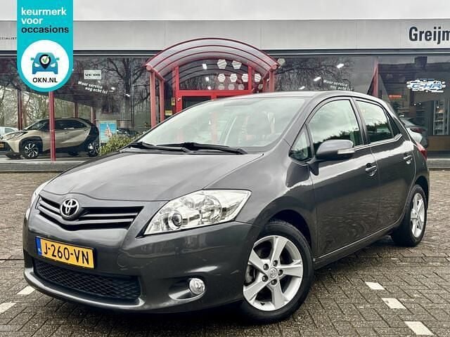 Grijs (metallic) Occasion 2012 Toyota Auris Hatchback | € 8.940 (Eerlijke prijs) - Afbeelding 1/4