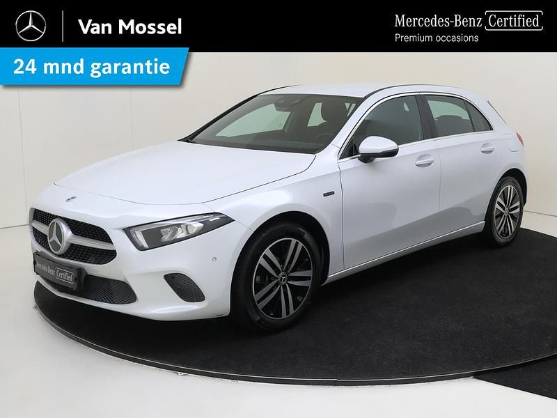 Wit Gebruikt 2021 Mercedes A250 Luxury Hatchback | € 27.945 (Eerlijke prijs) - Afbeelding 1/4
