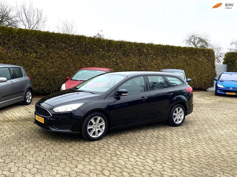 Zwart Occasion 2015 Ford Focus Stationwagen | € 5.850 (Goede deal) - Afbeelding 1/4