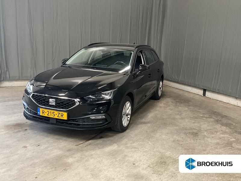Zwart Gebruikt 2023 Seat Leon Reference Stationwagen | € 19.395 (Eerlijke prijs) - Afbeelding 1/4