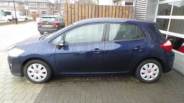 Occasion Toyota Auris 99 PK (72 kW) 2012 Blauw MPV