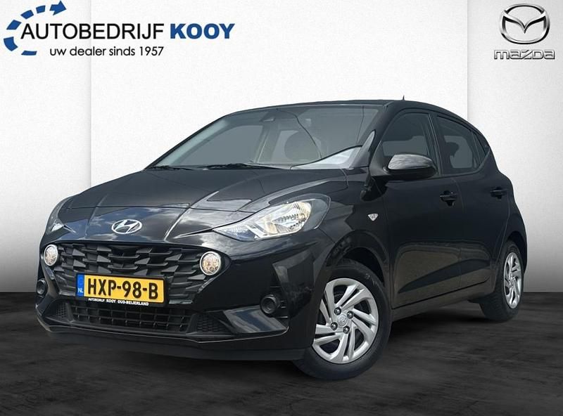 Zwart Gebruikt 2023 Hyundai i10 Comfort Hatchback | € 13.995 (Eerlijke prijs) - Afbeelding 1/4