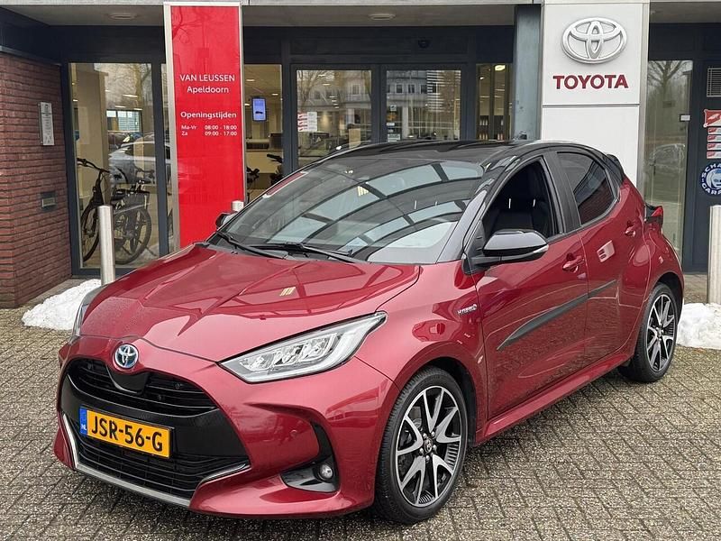 Zwart Occasion 2020 Toyota Yaris Executive Hatchback | € 20.700 (Eerlijke prijs) - Afbeelding 1/4