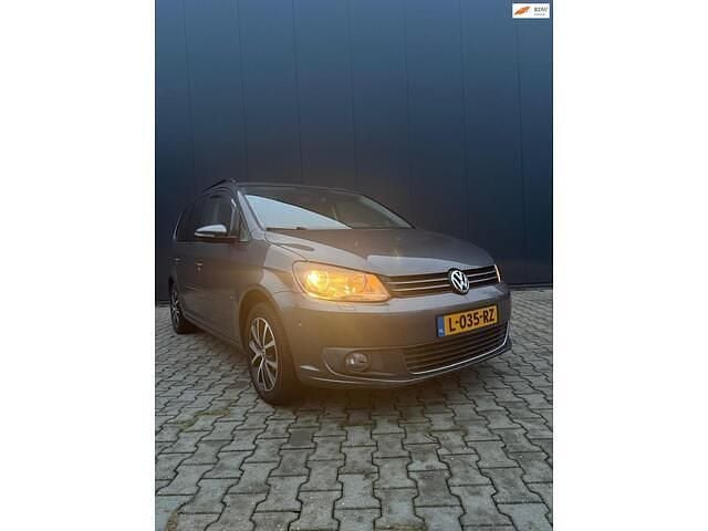 Grijs Occasion 2010 VW Touran Highline MPV | € 8.750 (Iets duurder) - Afbeelding 1/4