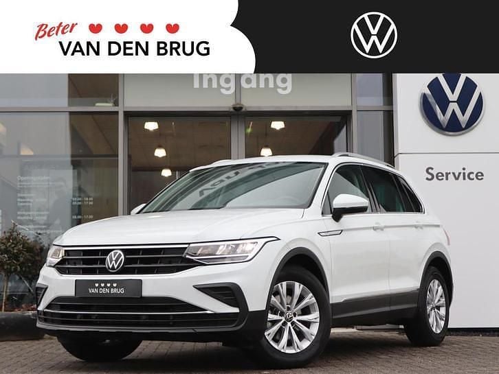 Wit Occasion 2023 VW Tiguan Life SUV | € 31.950 (Super prijs) - Afbeelding 1/4