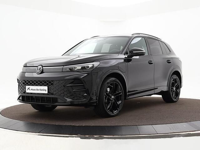 Zwart Gebruikt 2024 VW Tiguan Business SUV | € 52.740 (Eerlijke prijs) - Afbeelding 1/4