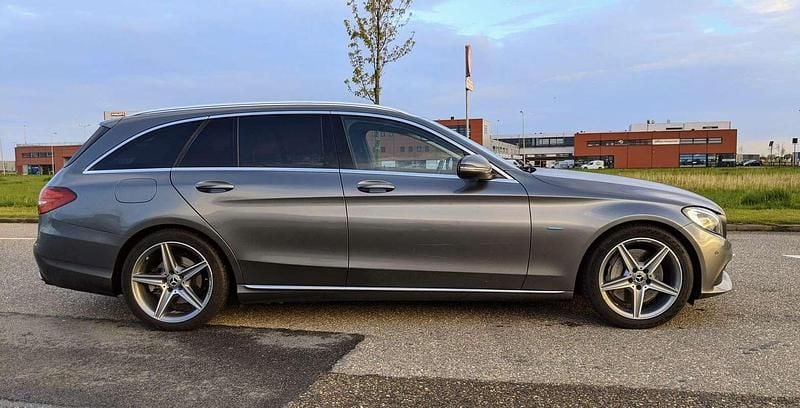 Grijs Occasion 2016 Mercedes C350e Edition Stationwagen | € 10.499 (Eerlijke prijs) - Afbeelding 1/4